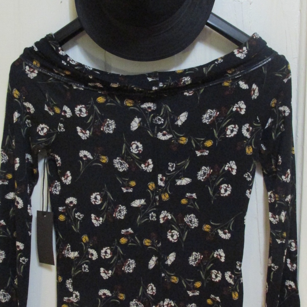Chloe & Katie Black/Floral L/S  Off Shouldr Top, M